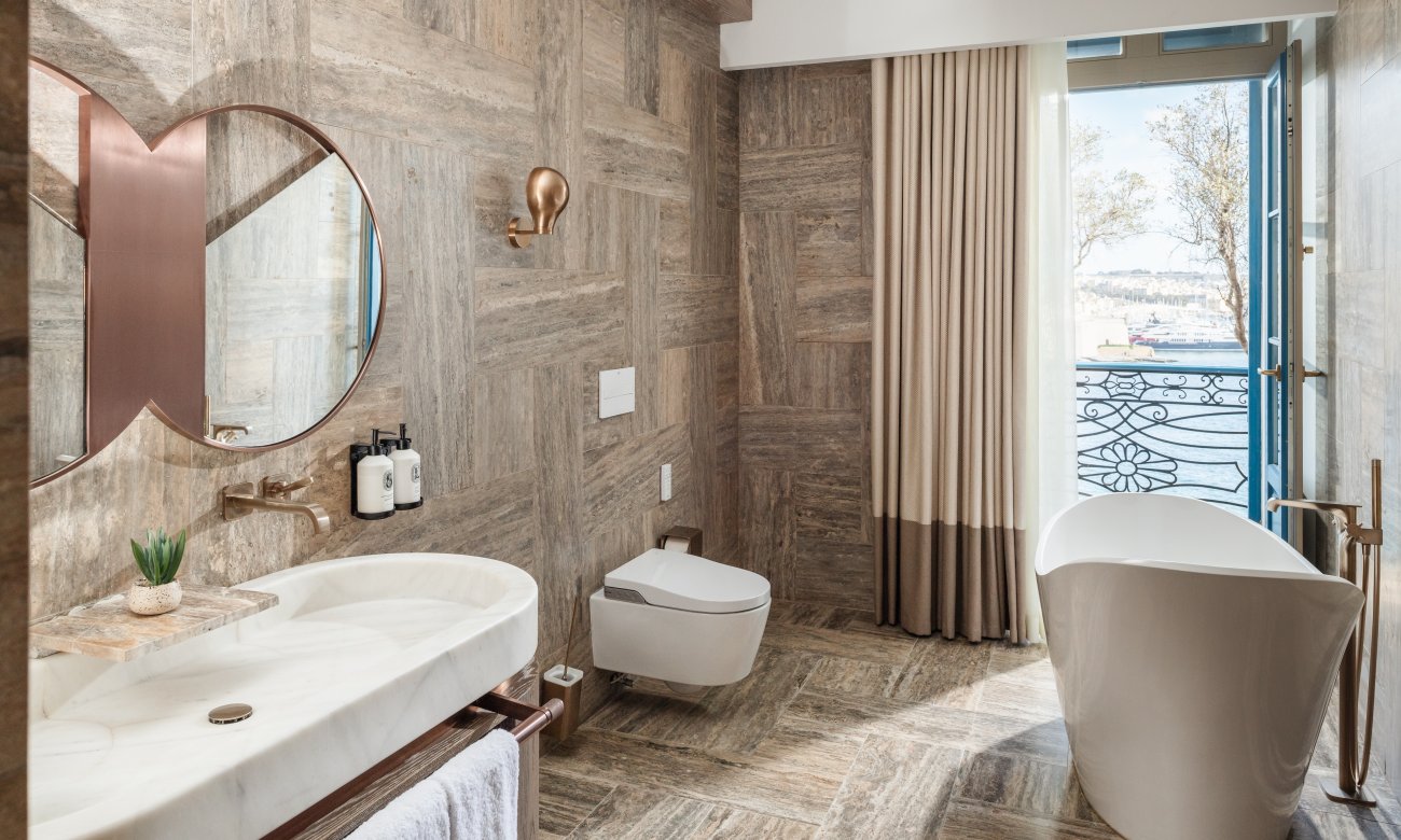 Superior Grand Harbour View Suites