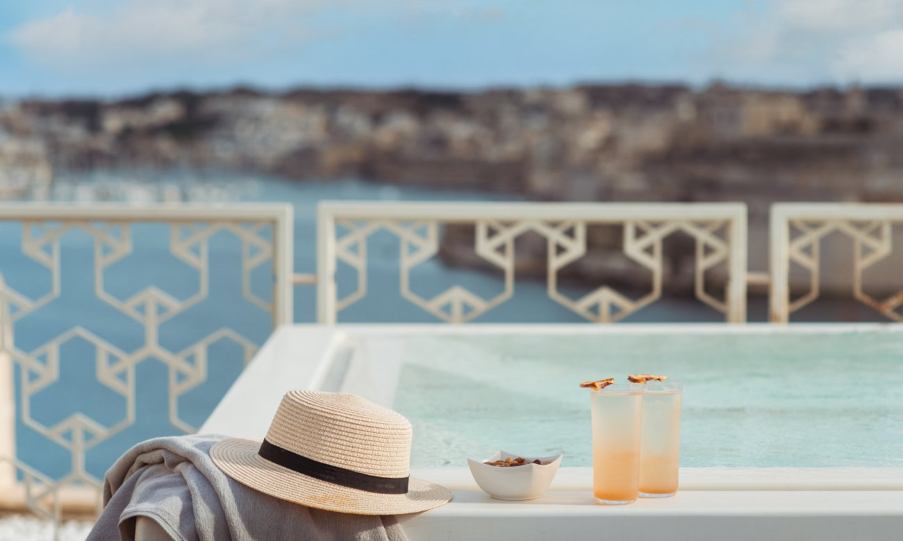 Vitalis Pool Suite