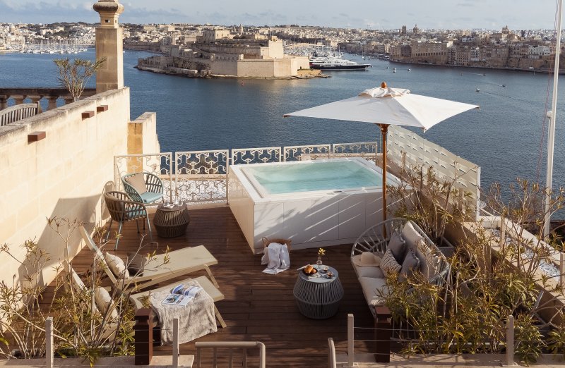 Vitalis Pool Suite
